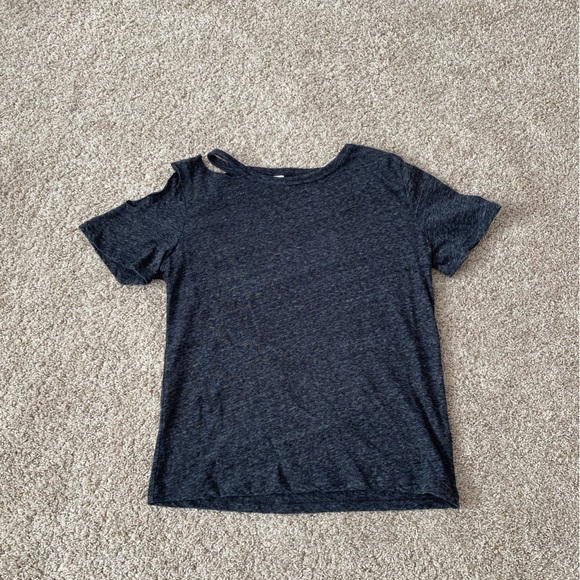 Women’s Abound Nordstrom cold shoulder distressed charcoal gray tshirt size XS - Picture 4 of 7